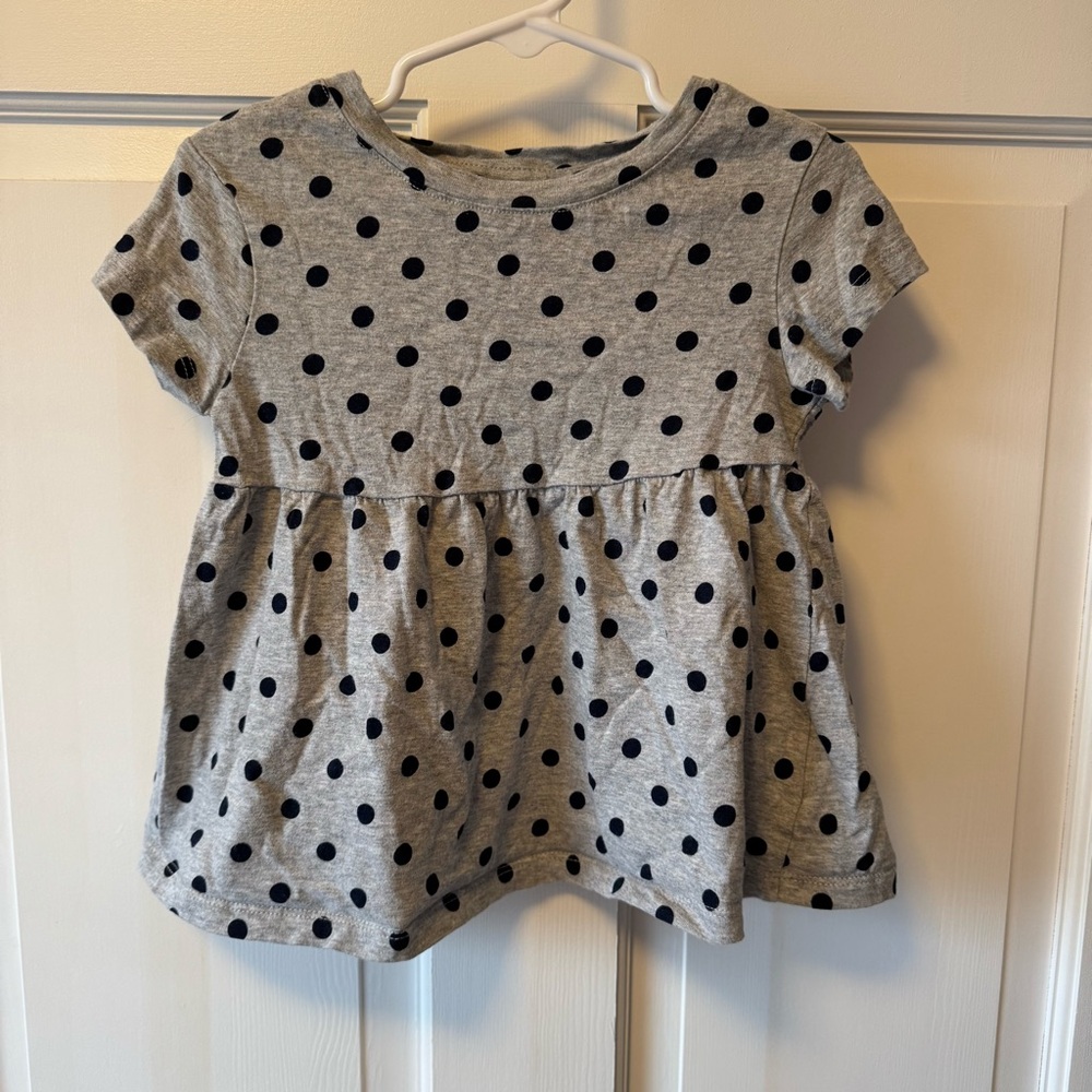 GAP Gray Short Sleeve Peplum Tee with Black Polka Dots